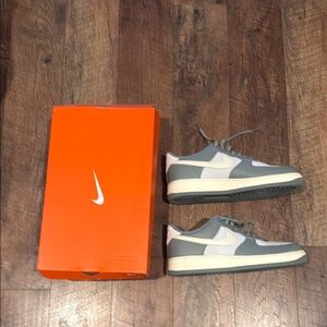 Nike Men's Gray and White Sneakers